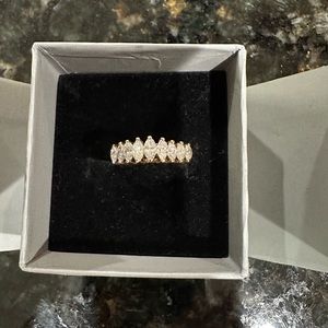 14 carat gold marquis ring